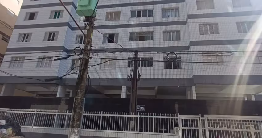Ótimo apartamento com 03 dormitórios na ocian a uma quadra da praia