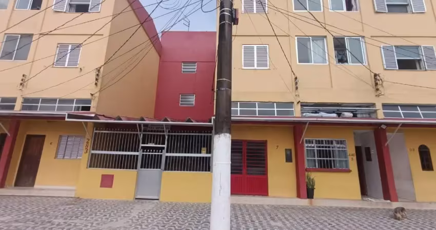 Apartamento 01 dormitório no centro comercial da ocian , a 06 quadras da praia