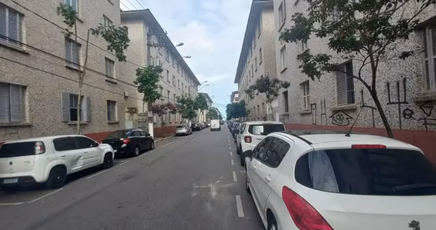 Kitnet para locação no centro da ocian quatro  quadras da praia