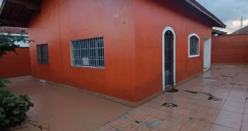 Casa isolada para locação com 03 dormitórios no jardim real próximo a praia