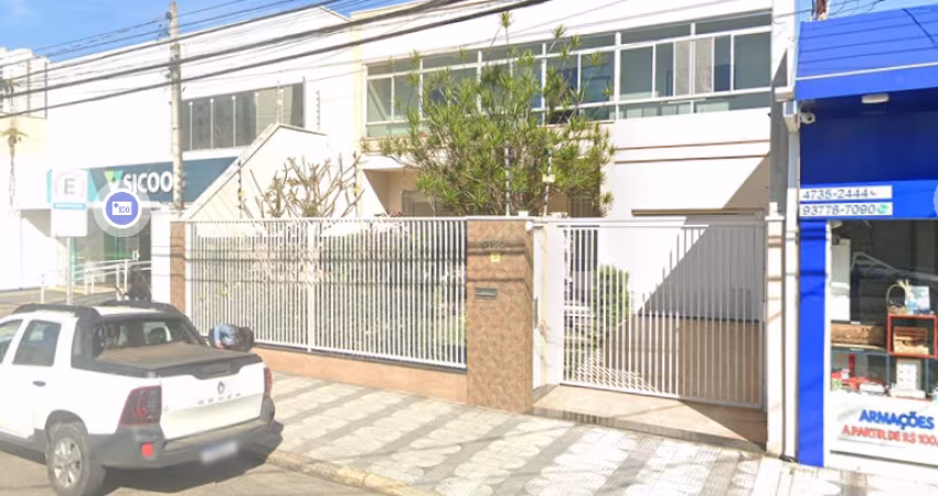 Imóvel comercial amplo na Rua Santana