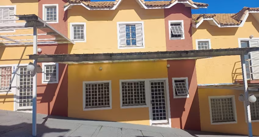 Sobrado 3 dormitórios em Condomínio próximo do Centro