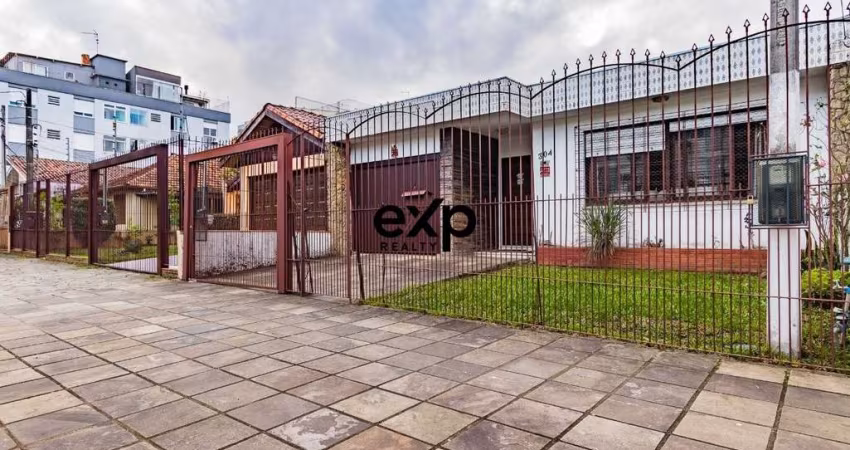 Casa com 3 quartos à venda na Avenida João XXIII, 304, São Sebastião, Porto Alegre