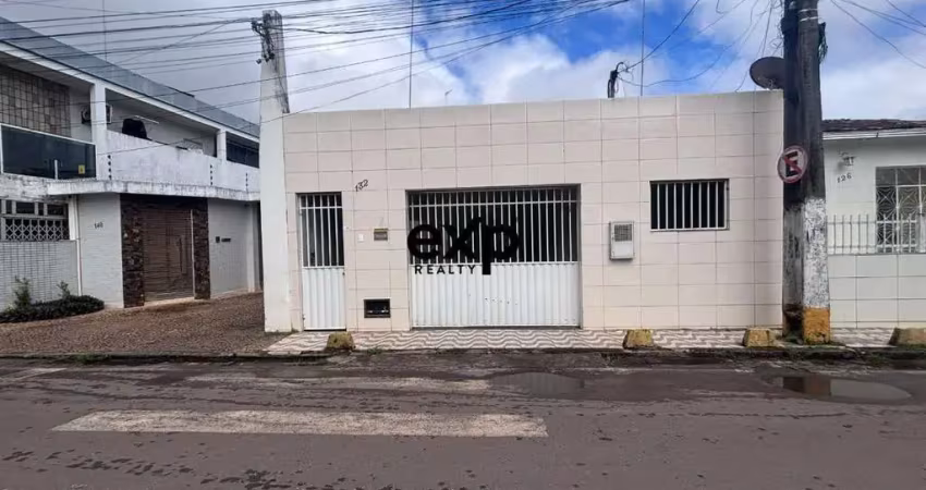Casa com 3 quartos à venda na Rua Primeiro de Março, 132, Centro, Valença