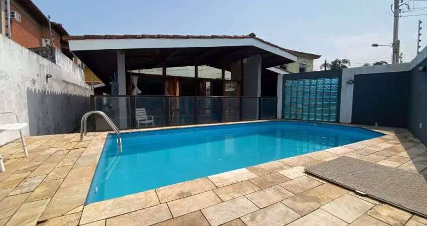 Casa à venda no Jardim Virgínia, Guarujá 