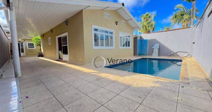 Casa a venda na Enseada com piscina e churrasqueira