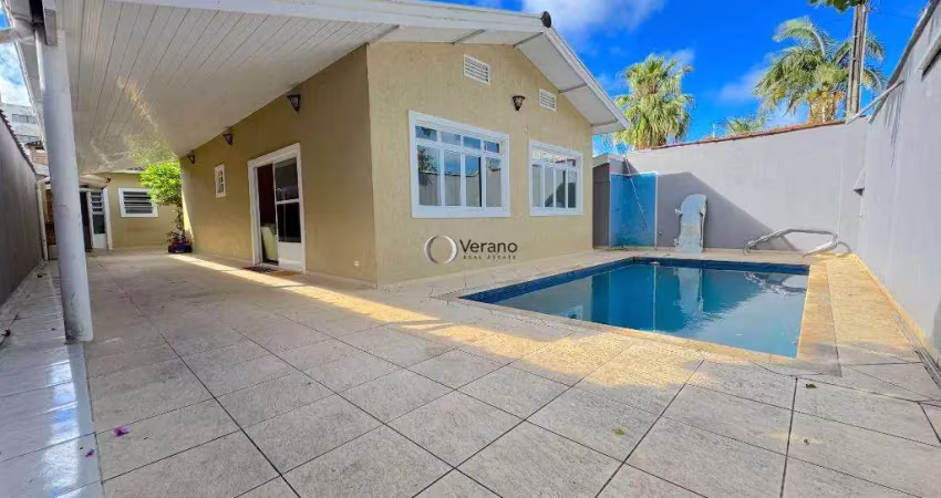 Casa a venda na enseada com piscina e churrasqueira