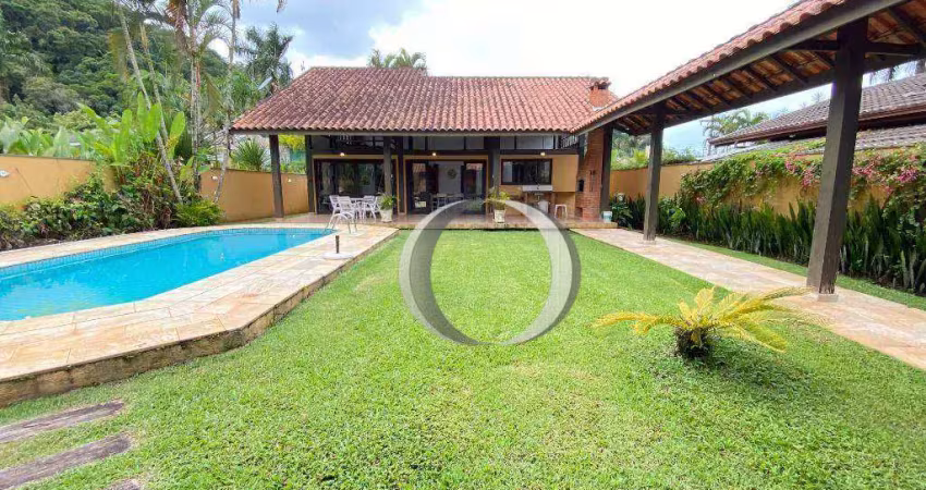 Casa térrea em condomínio fechado com 4 quartos sendo 1 suíte, localiazado na paraia do pernambuco