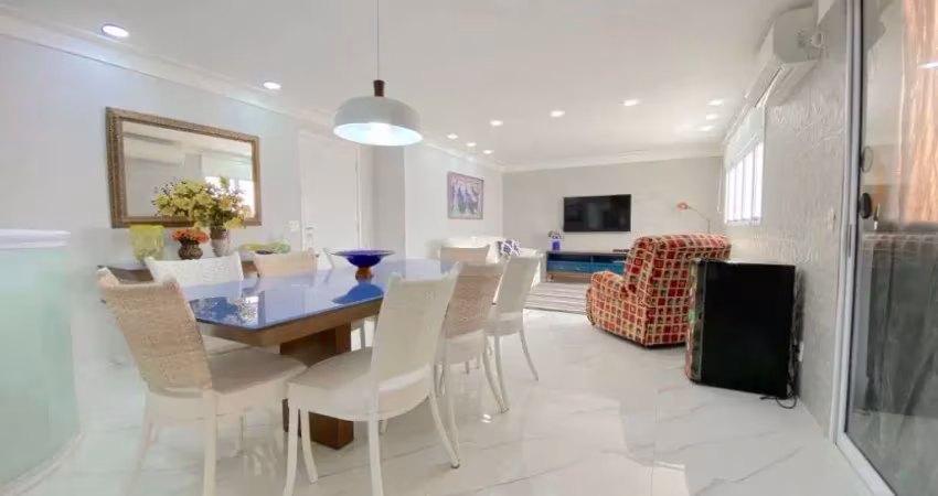 Cobertura com ampla área gourmet e piscina, vista para a mata