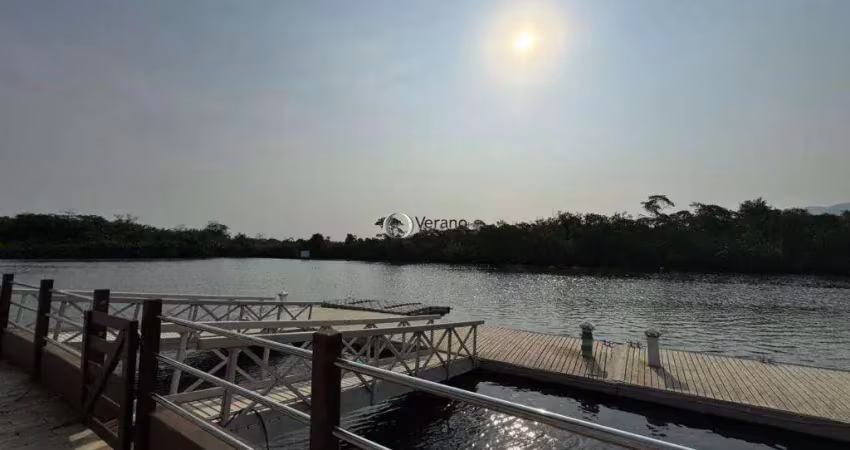 Casa maravilhosa na marina, com 7 suítes, piscina e uma lareira ao ar livre