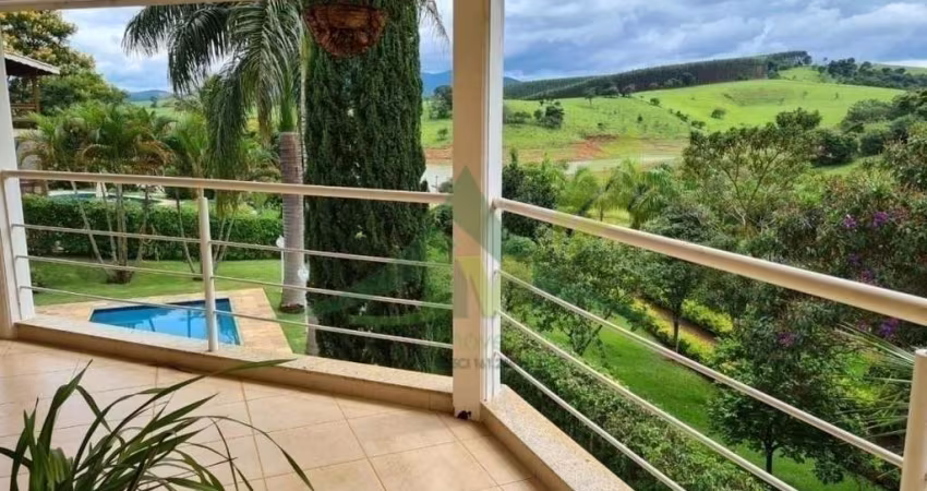 Linda Chácara à Venda Pé na Água em Piracaia - Condomínio Fechado