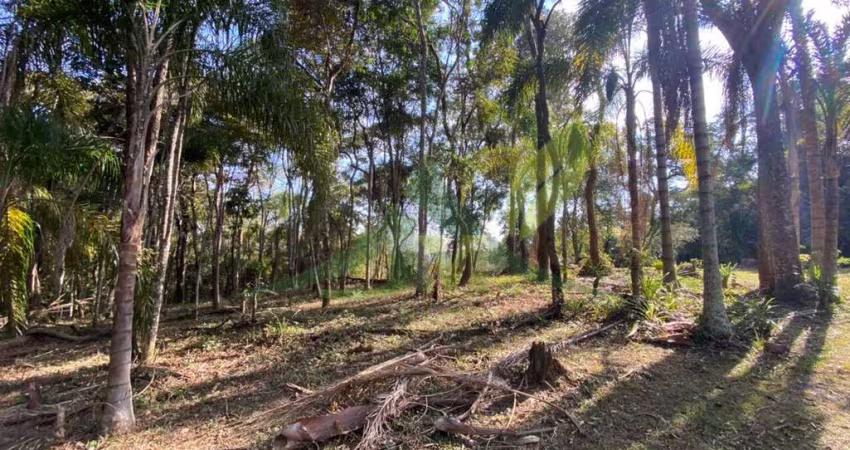 Lindo Terreno à Venda em Condomínio Fechado de Chácaras