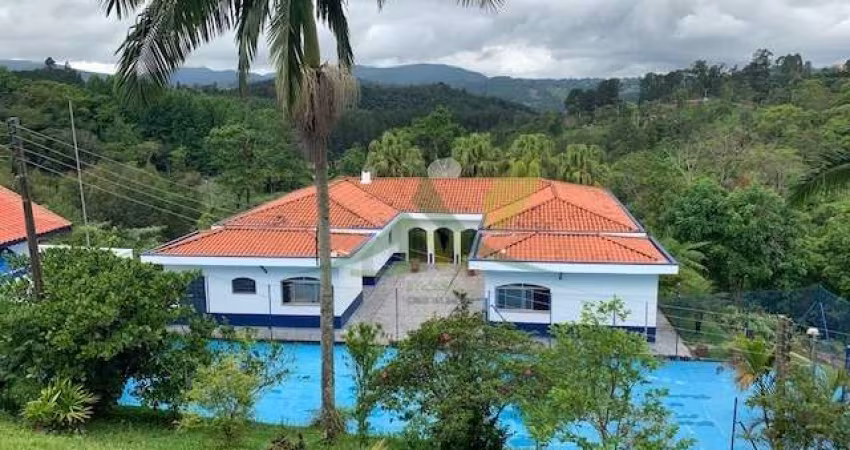 Chácara em Atibaia 7400mil m² estilo colonial em loteamento