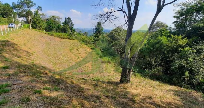 Terreno À Venda em Condomínio cercado pela Natureza com 3203m²
