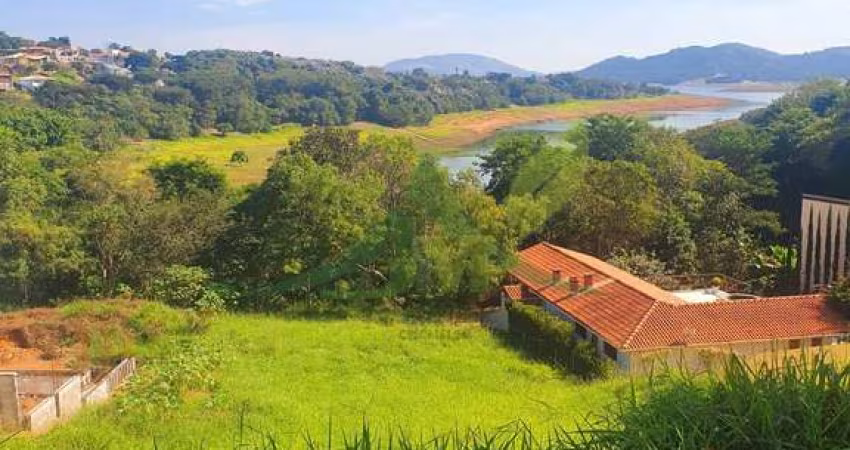 Terreno pé na água na beira da represa em Piracaia