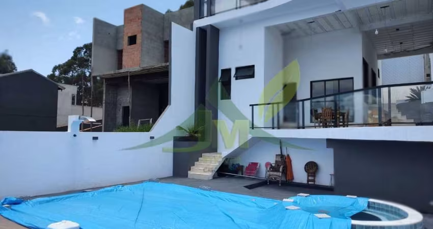Bela Casa de Alto Padrão em Condomínio no Bairro do Portão em Atibaia