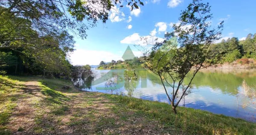 Sítio à beira da represa em Piracaia: Um refúgio de tranquilidade e beleza