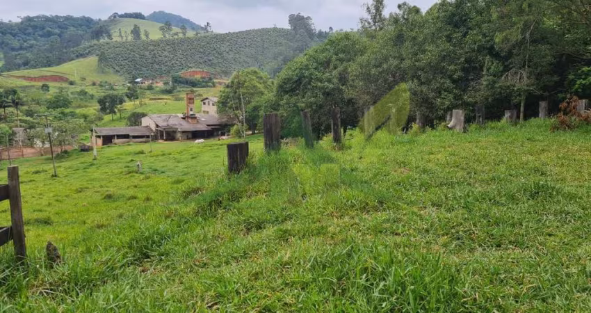 Oportunidade: Sítio de 16 alqueires com vista deslumbrante em Piracaia