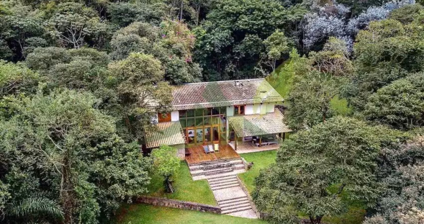 Sítio de Montanha à Venda em Atibaia-SP: 42.000m² de Natureza e Conforto