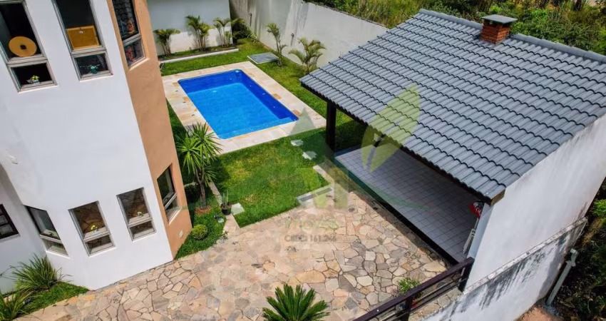 Encantadora propriedade À Venda no Clube da Montanha em Atibaia SP