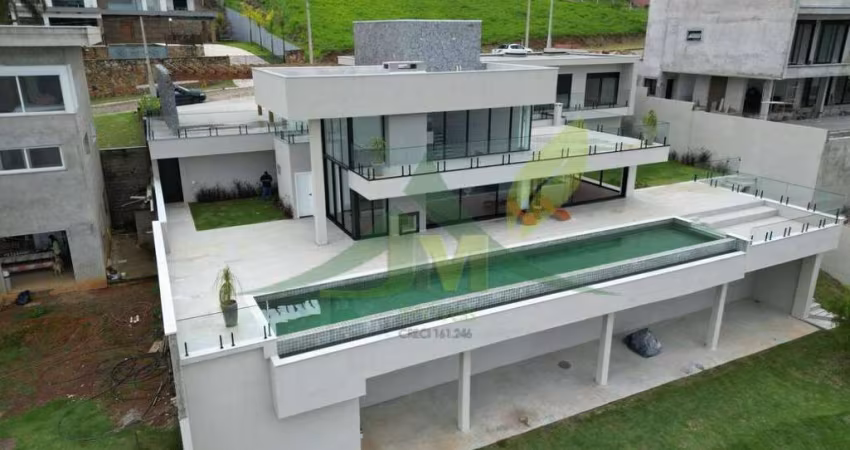 Viva o Luxo à Beira da Represa em Joanópolis com essa Casa à Venda