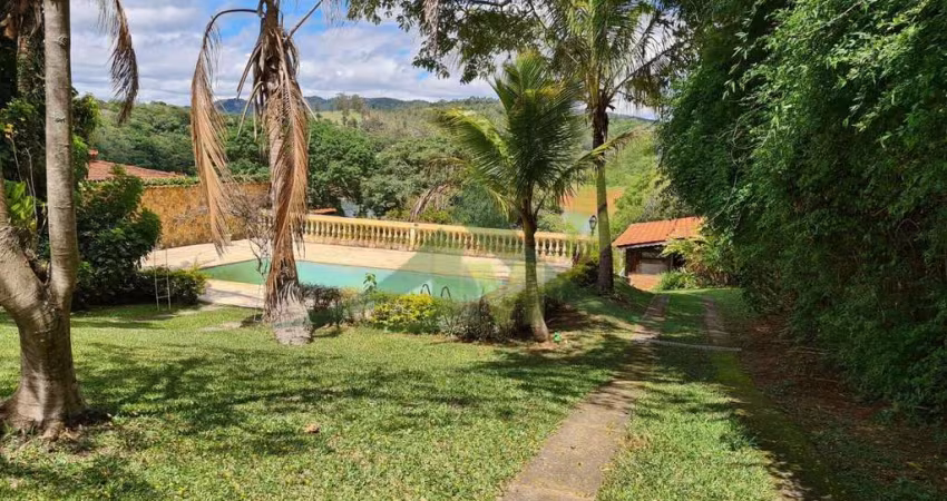 Chácara à Venda na Represa em Piracaia - Vista Deslumbrante e Acesso Exclus