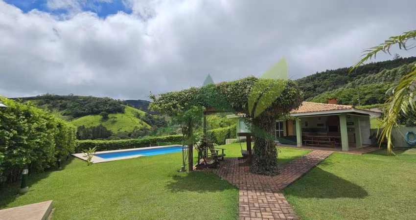 Chácara à Beira da Represa em Piracaia-SP – 3 Suítes, Piscina e Vista Deslu