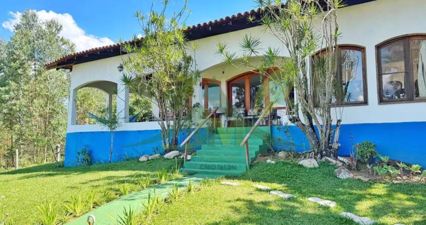 Sítio de Alto Padrão à Venda em Piracaia, SP - Vista para Represa