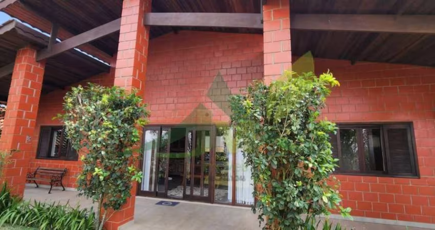 Casa Térrea com Vista Deslumbrante no Condomínio Rancho Querência – Piracai