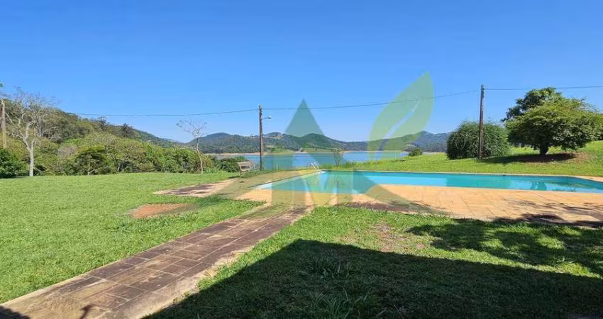 Sítio à Beira da Represa de Piracaia – 140.000 m² em Local Privilegiado