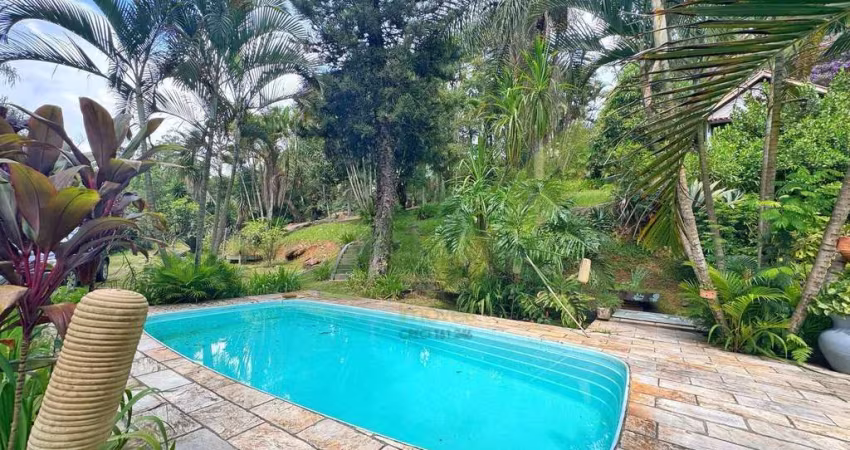 Chácara Exclusiva em Atibaia: 5.000 m² de Natureza, Piscina e Área Gourmet