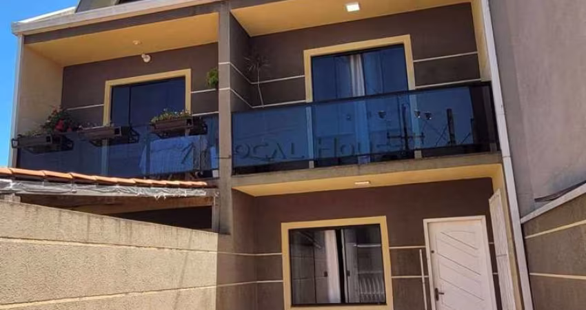 Sobrado à venda em Curitiba, Sítio Cercado, com 3 quartos, 121m²