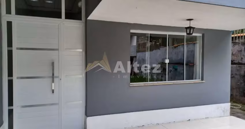 Casa duplex, 3 quartos (1 suíte),  quintal c/ jardim plano, teresópolis, rj