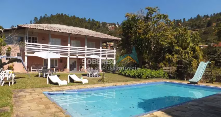 Casa 5 suítes, terreno c/ 2350 m2, quintal e jardim plano, piscina, sauna, albuquerque, teresópolis, rj