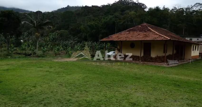Sítio com riacho, 635.000 m2 e 3 casas - santa rita, teresópolis, rj
