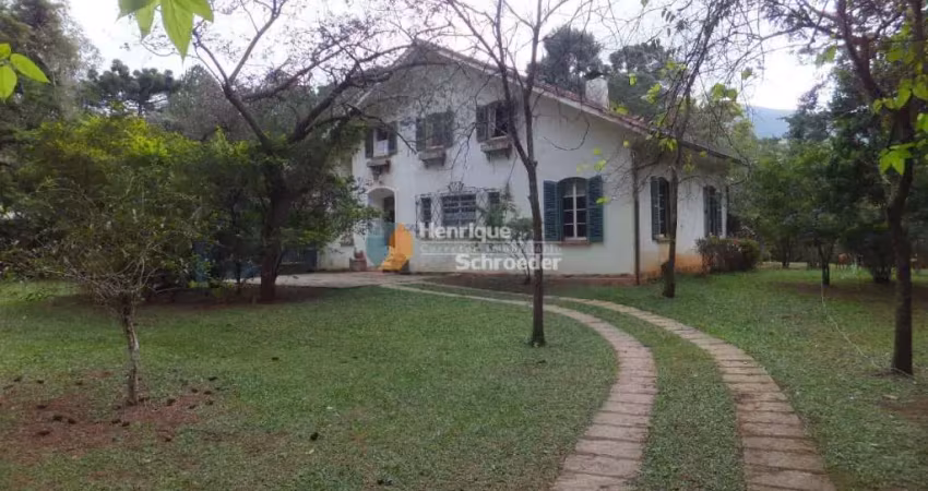 Casa 4 quartos (1 Suíte) em Condomínio com Lago, Quebra-Frascos, Teresópolis, RJ