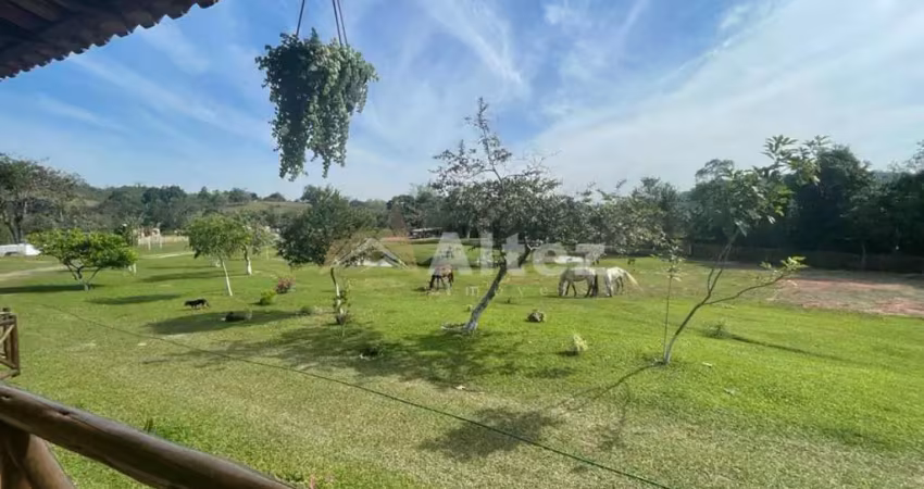 Sítio 32.000 m2, casa 4 quartos, lago, baias, pasto, magé - rj