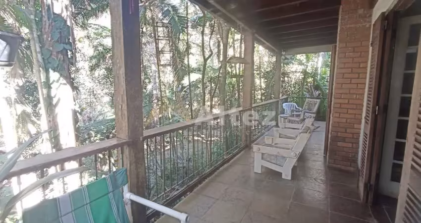 Sítio com 6 quartos e 5 banheiros à venda, 270 m² por r$ 800.000