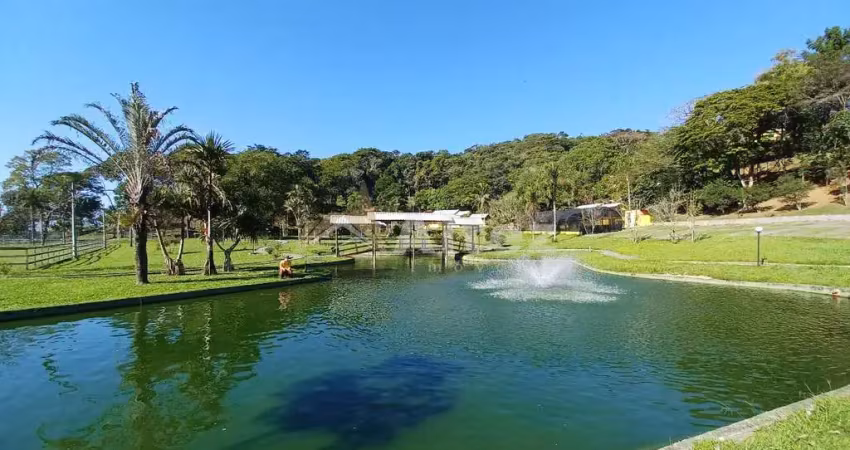 Sítio 720.000 m2, casa alto padrão, piscina, lagos, pastos, cachoeira