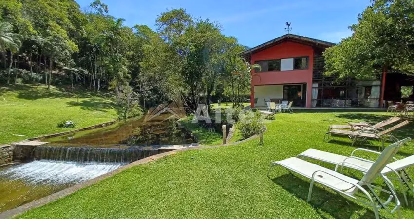 Sítio com cachoeira cristalina, 9.950 m2, casa com 6 quartos, teresópolis, rj