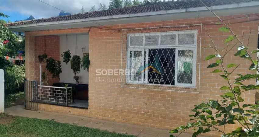 Casa linear com 3 Quartos e Quintal, Barroso, Teresópolis, RJ