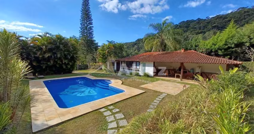 Casa 6 quartos (3 suítes) quintal, piscina, sauna, golfe, teresópolis, rj