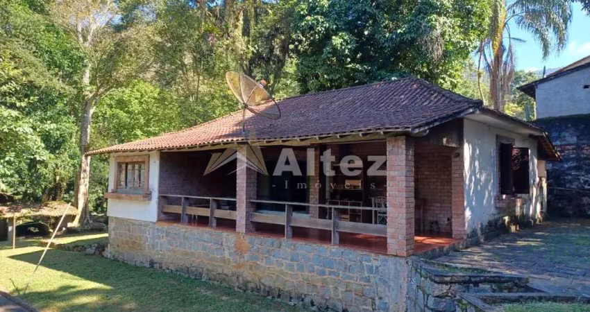 Casa 3 quartos, 3795 m2, linda cachoeira, monte oliveti, guapimirim, rj