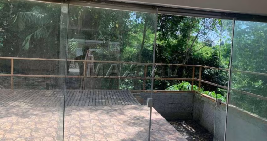 Casa em Condomínio com 3 dorms c/suítes, 5 vagas e quintal, Vila Irmãos Arnoni