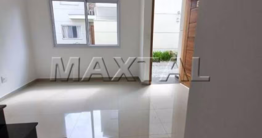 Casa de Condomínio à venda com 2 dormitórios, sendo 1 suíte, sala e 1 garagem.