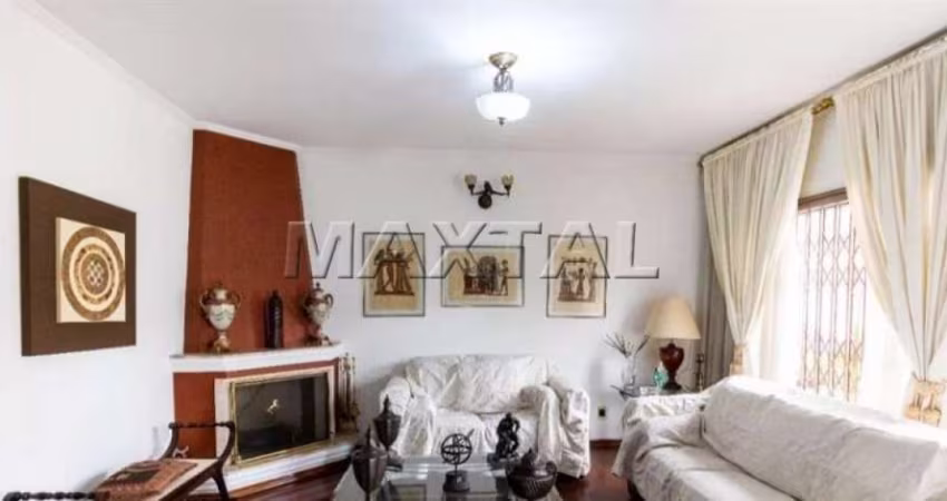 Casa térrea no Parque Novo Mundo. Com 5 suítes, 4 vagas de garagem, lareira e edícula.