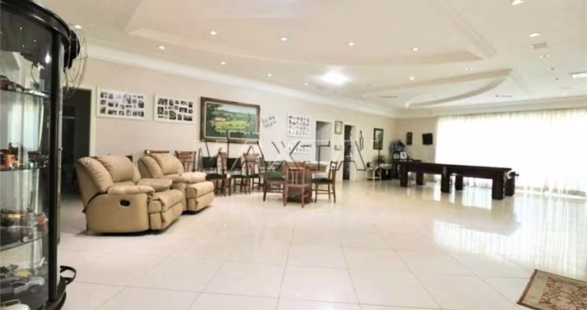 Casa de Alto Padrão no Tremembé, 1100m², 8 dormitórios, 8 suítes, 2 salas e  8 vagas.