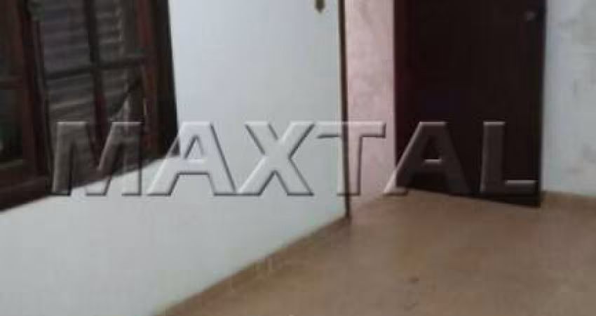 Sobrado em Santana, muito próximo à Av. Braz Leme, precisando de reforma e com vaga.