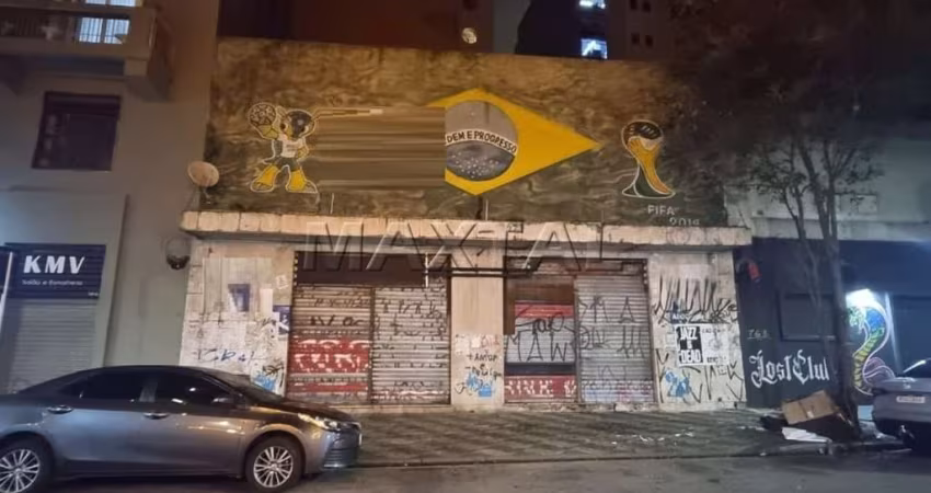 Prédio Comercial para alugar na Santa Efigênia. Com 750 m², 10 banheiros e 2 salas.