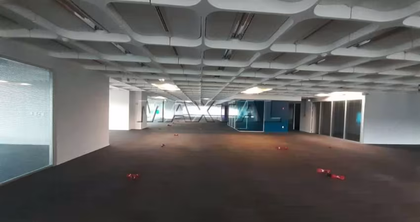Laje comercial 2844m², 2 banheiros, 28 vagas de garagem. Locação no Centro Empresarial De São Paulo.